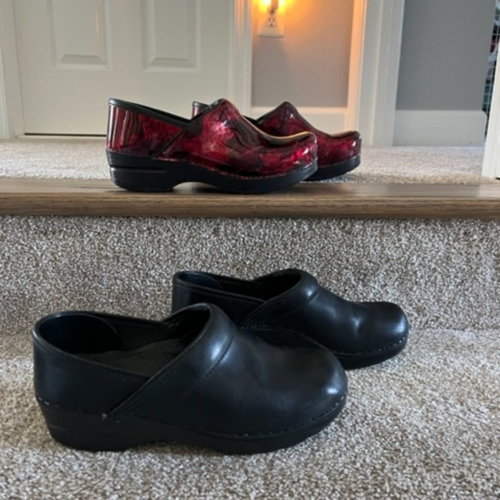 Dansko closed back Clogs
